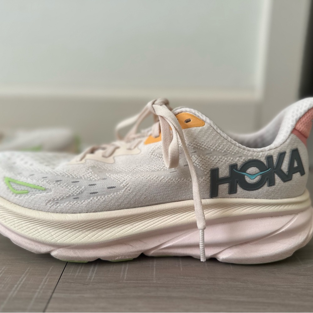 Hoka “Vanilla” Clifton 9